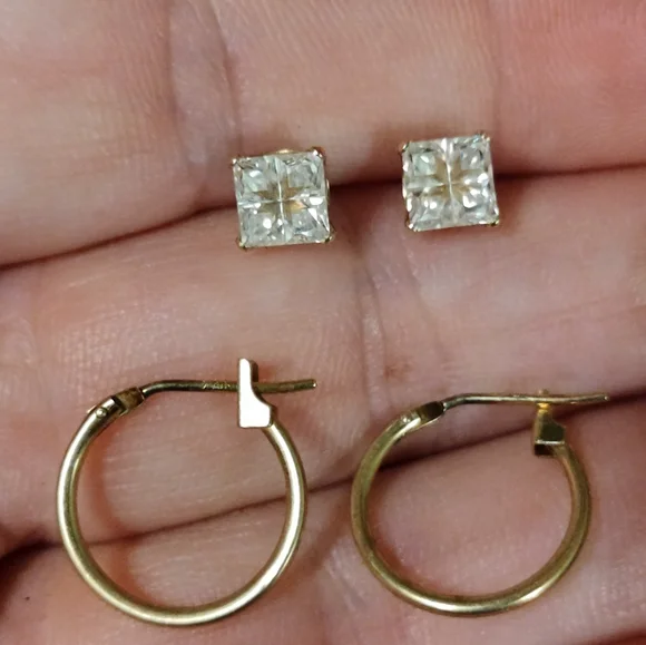❤️ SOLD!! Lot of 14k and 10k Earrings - Picture 2 of 6